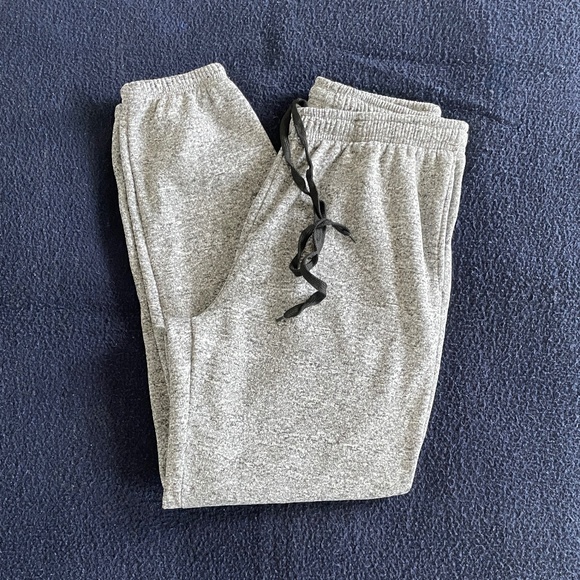 MEN'S PANTS   (JOGGERS SWEATPANTS OR JUST RELAX)  SIZE L - Picture 1 of 9